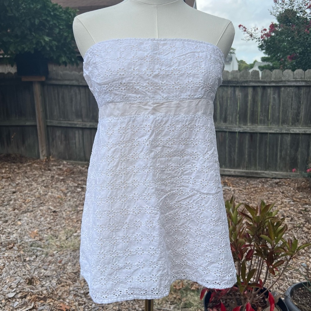 American Eagle Strapless White Eyelet Top